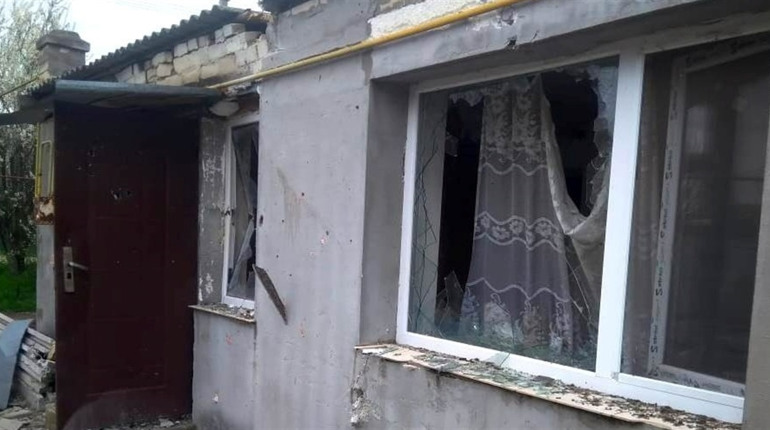 На Херсонщині російські терористи обстріляли житлові будинки, навчальний заклад та дитсадок