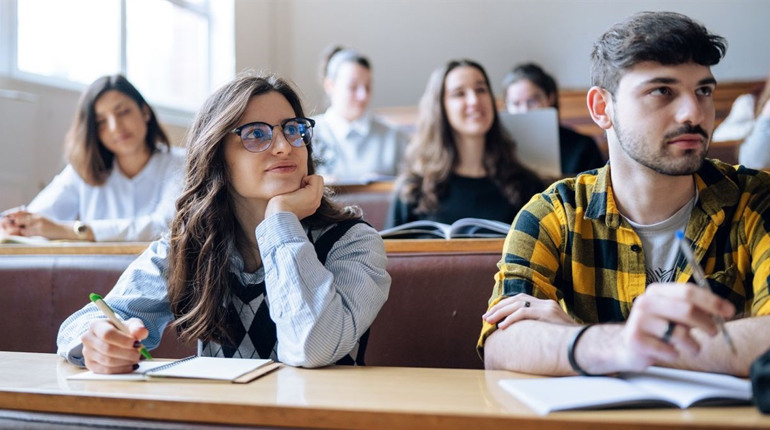 З вересня стипендії в Україні зростуть до 4000 гривень: хто отримуватиме виплати