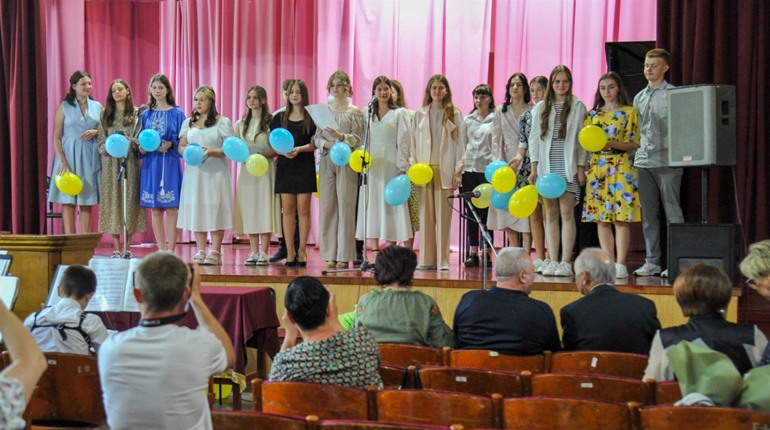 У Ніжинській музичній школі пройшов випускний вечір