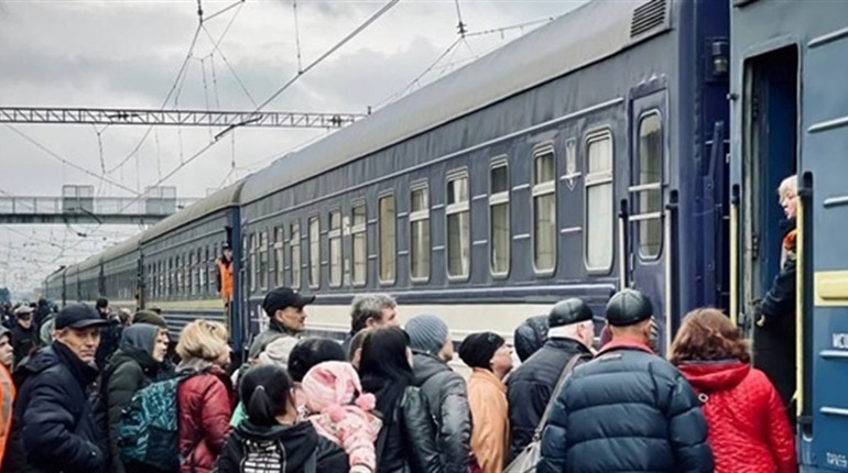 Триває евакуація з Донеччини. Контакти волонтерів, що допоможуть виїхати до більш безпечних регіонів