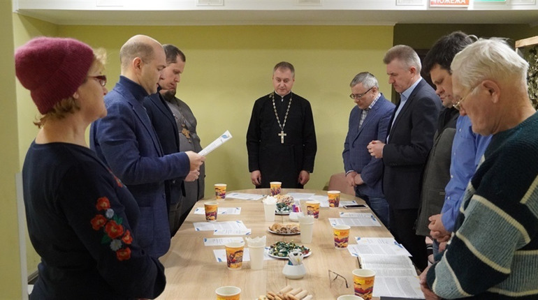 Об’єднані в молитві: у Фастові представники релігійних громад зібралися на молитовний сніданок