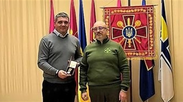 Лідерів агробізнесу Віталія Шакеля та Олександра Ярему нагородив міністр оборони України