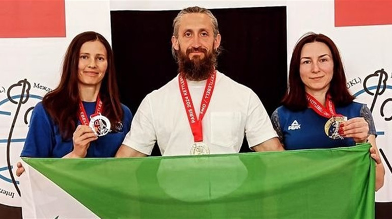 Два золота і срібло: гирьовики з Сарненщини виступили на чемпіонаті в Парижі
