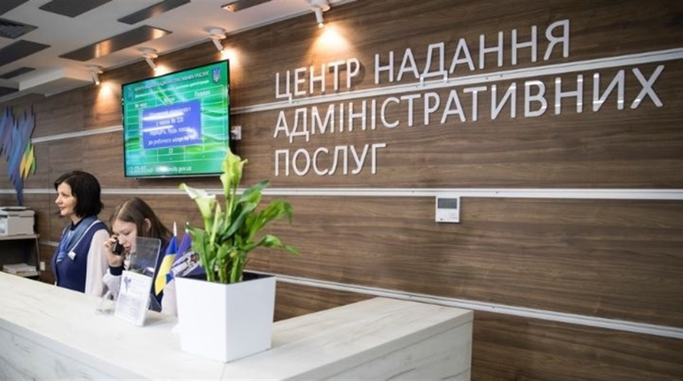 Центри надання адмінпослуг трьох громад Луганщини відновили роботу. Де приймають переселенців
