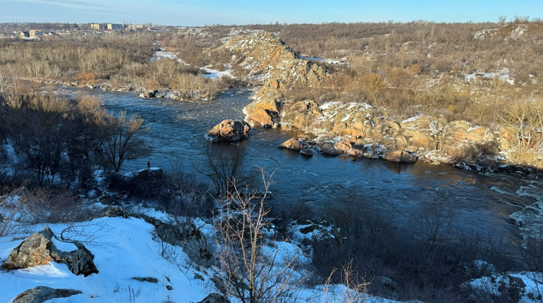 Засніжені схили та бурхливі Бузькі пороги: фотоальбом на межі зими та весни