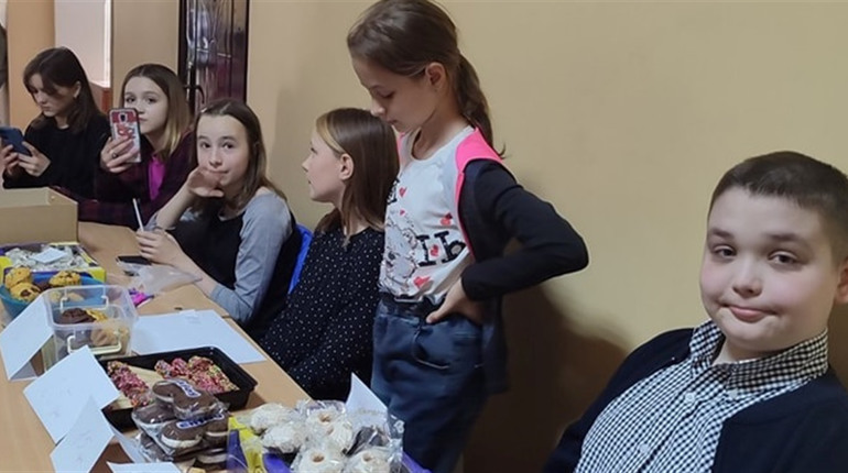 Замість останнього дзвоника у Фастівському ліцеї № 5 провели благодійний ярмарок