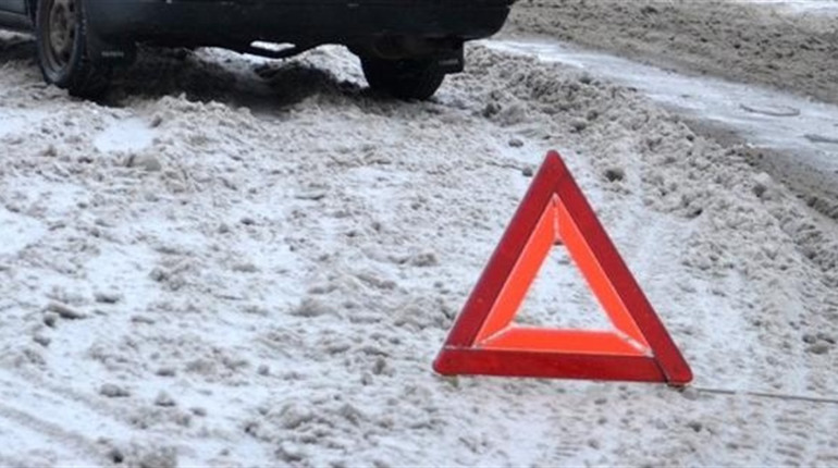 У селищі Борова автомобіль збив жінку