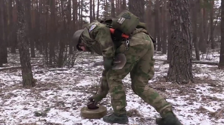 На півночі Київщини мінують дороги та лісосмуги