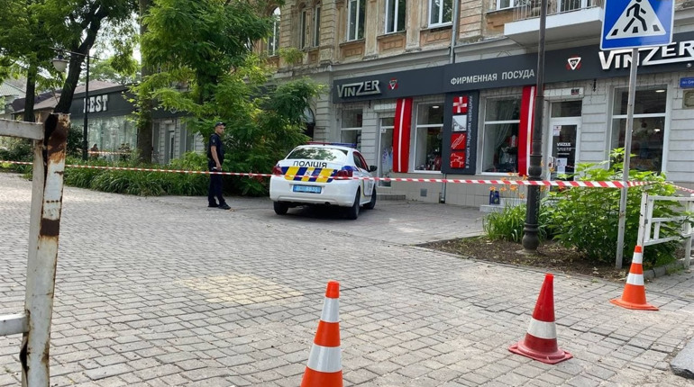 В центрі Херсона знайшли трубу від бойового снаряду: частина вулиці Суворова тимчасово перекрита
