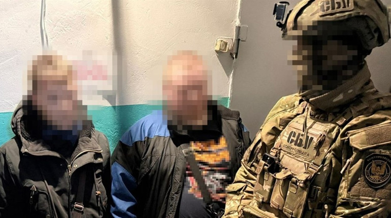 СБУ затримала агентів фсб, які готувалися підірвати поліцейських у Херсоні і втекти до рф