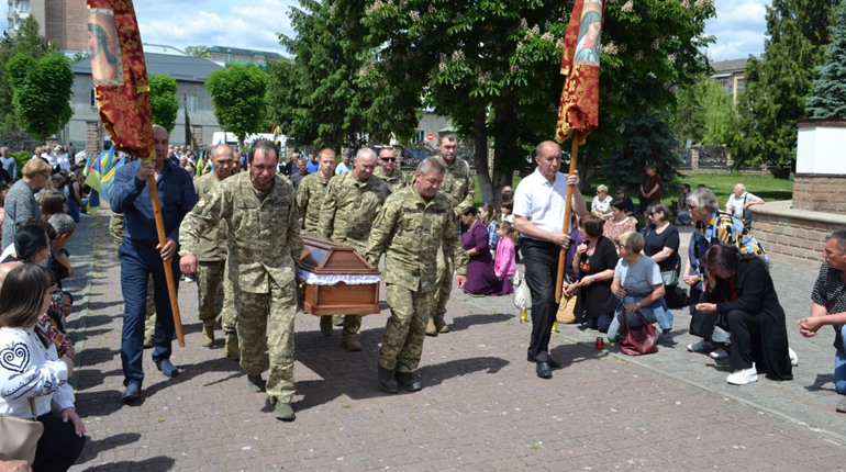 Доброволець, батько, Герой: у Чорткові зустріли воїна «на щиті» – Лебедєва Віталія