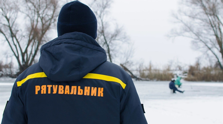 Зимова рибалка, тонка крига й відмороження. Правила виживання від конотопських рятувальників