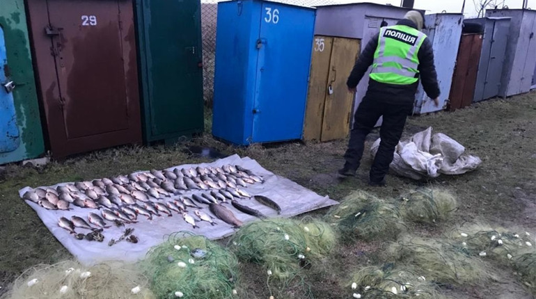 Під Херсоном правоохоронці виявили браконьєрів — ловили рибу в природному парку