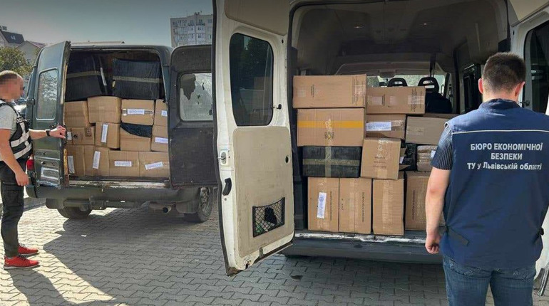 Бюро економічної безпеки України передало ЗСУ 800 ящиків сигарет: їх незаконно продавали у Дрогобичі