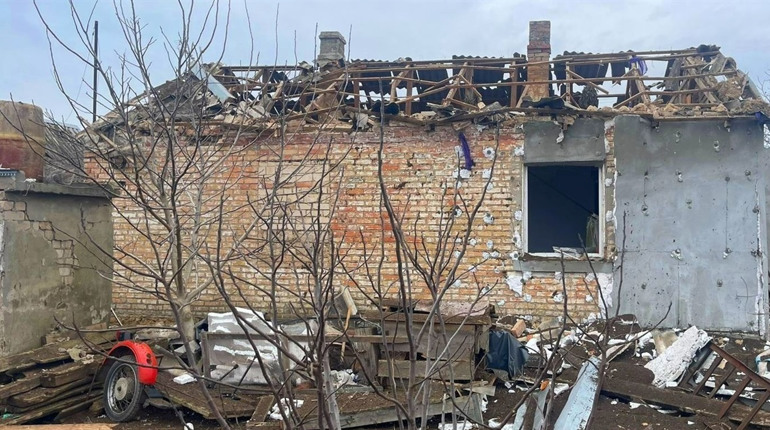 На Херсонщині армія рф поцілила у житлові будинки, медичний та навчальний заклади (ФОТО)