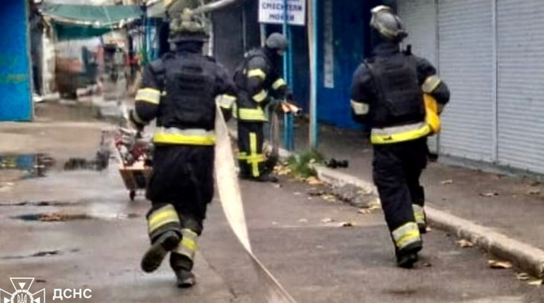 Окупанти вдень обстріляли центр Херсона: двоє людей загинули, 9 поранені