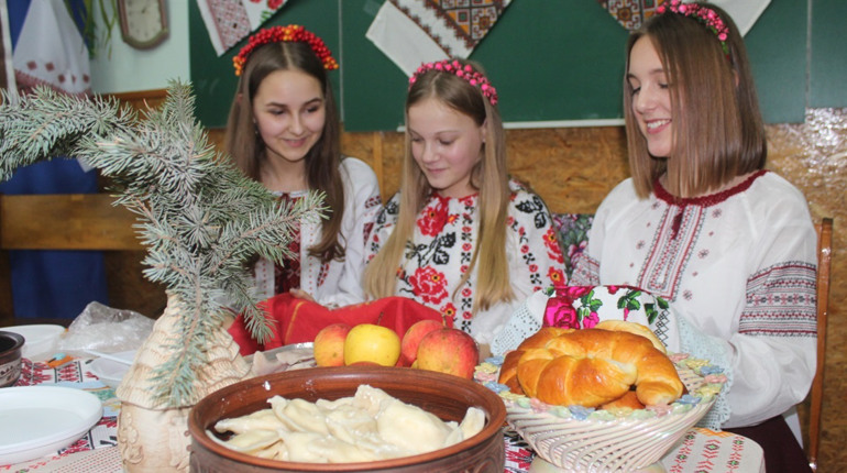 Андріївські вечорниці. Як юні городоччанки 13 грудня ворожили на судженого