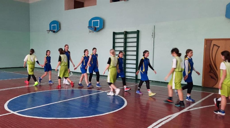 У Вараші відбувся перший тур жіночих змагань з баскетболу. Перемога за командою ДЮСШ Вараш