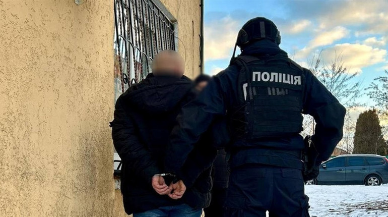 Поліція затримала трьох чоловіків за викрадення та катування жителя Звягельщини