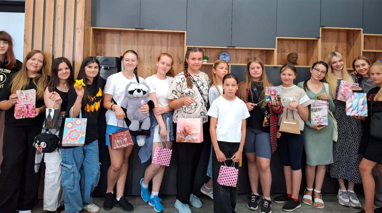 Простір довіри та розвитку: як проходив літній табір для дівчаток у "КОRОБКА на Кеніга"