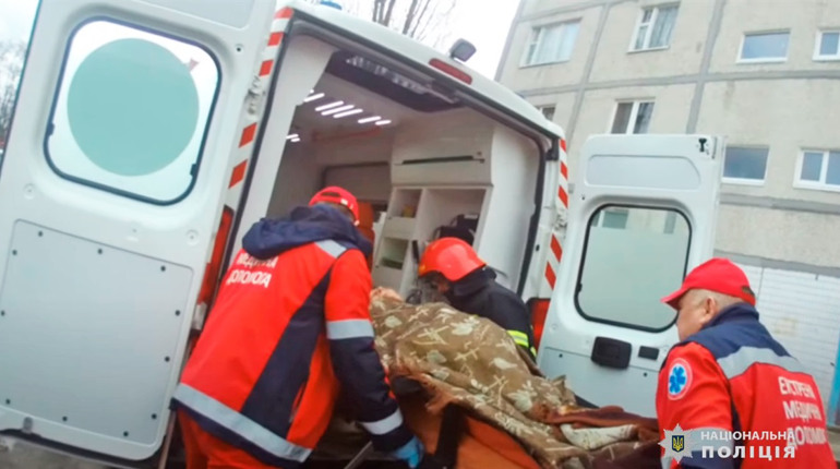 У Вараші поліцейські та надзвичайники врятували жінку