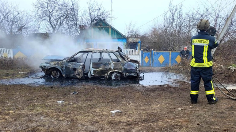 Обстріли на Херсонщині: окупанти поцілили у дитсадок, торгівельний центр, завод та житлові будинки
