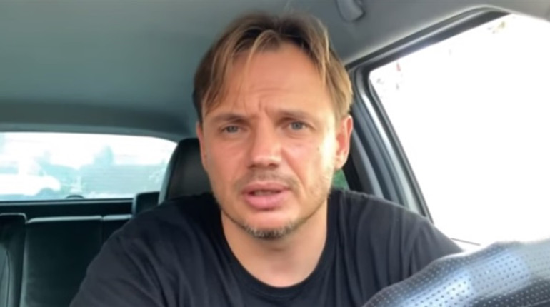 Кирило Стремоусов у Херсоні хизується «досягненнями» окупантів у школі з українськими продуктами