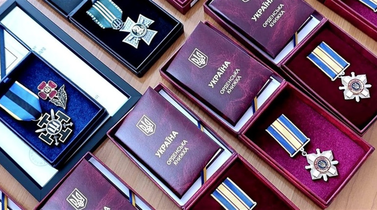 Одинадцять полеглих захисників із Сарненського району отримали державні нагороди