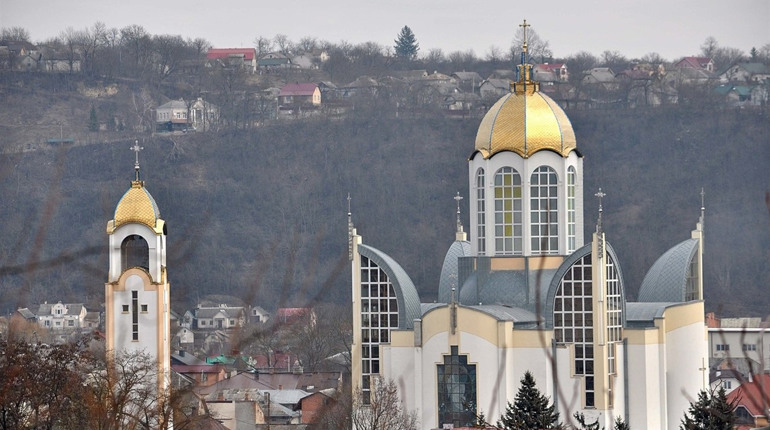 У найбільшому храмі Чорткова розпочалися підготовчі роботи до іконорозпису