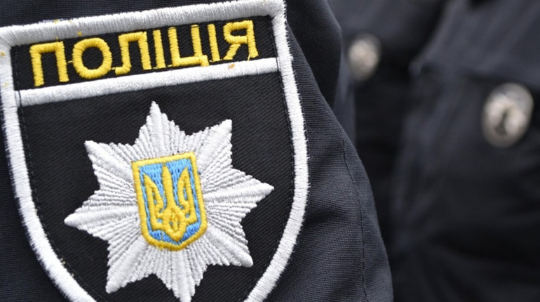 У Переяславі погрожували касиру музею та котам, які живуть у підвалі будинку: хроніка поліції