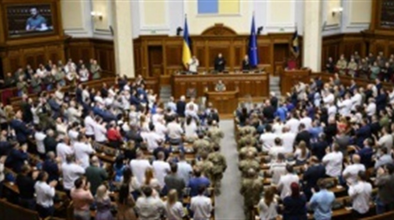 Верховна Рада ухвалила закон про подвійне громадянство: що зміниться для українців