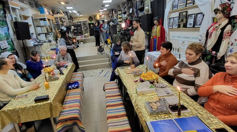 Тиха зустріч зі світлом надії відбулася у Південноукраїнському міському музеї