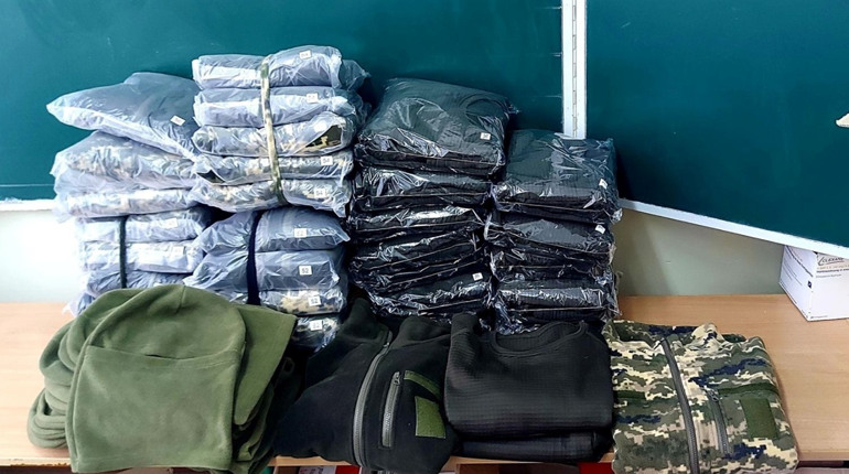У Старій Рафалівці жителі однієї вулиці закупили спорядження для ЗСУ