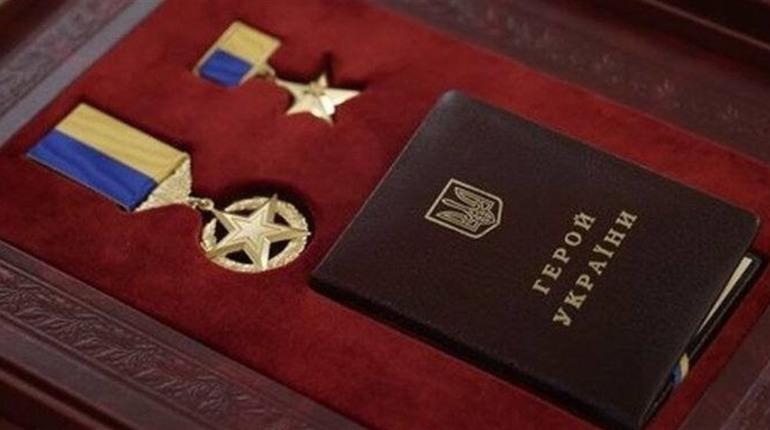 Втратив кінцівку, продовжив службу з протезом: військовий з Херсонщини став Героєм України