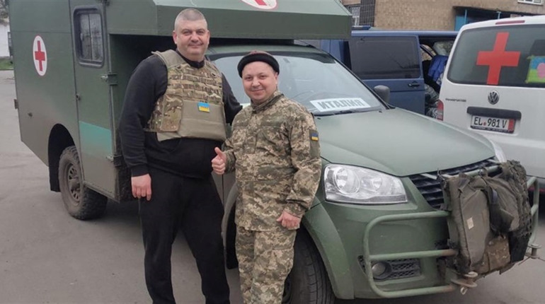 Варашани відправили захиснику України, колезі-лікарю у подарунок автомобіль