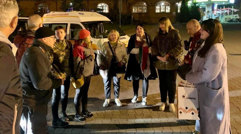 Благодійні організації з Італії передали міському гуманітарному штабу автомобілі та іншу допомогу