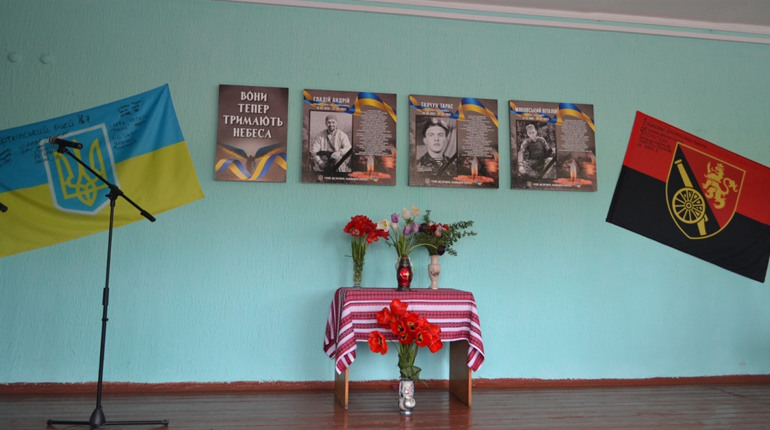 У Чортківському ліцеї № 7 відкрили стіну пам’яті загиблих воїнів-випускників
