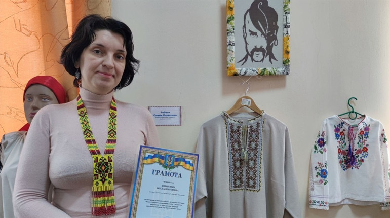 Від хобі до професії. Олена Корнієнко створює вишиванки, прикраси та проводить благодійні лотереї