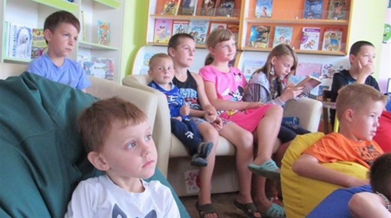 Більше двадцяти дітей постійно відвідують сеанси "МультяшКіно"