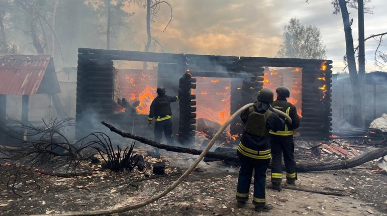 У Курилівській громаді окупанти обстрілами спричинили пожежу: горіла житлова забудова