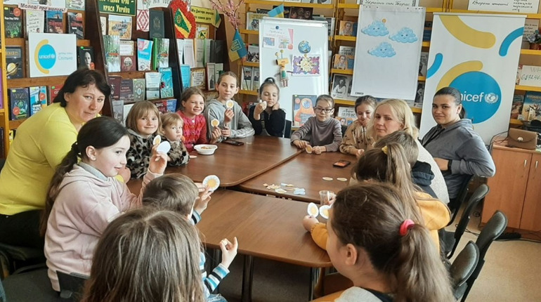 Привіт з місяця: як у Дмитрівській бібліотеці відзначали День дитячої книги