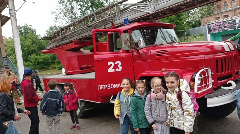 Пожежники у Первомайську пояснять, як вберегтися від мінної небезпеки та проведуть для дітей розваги