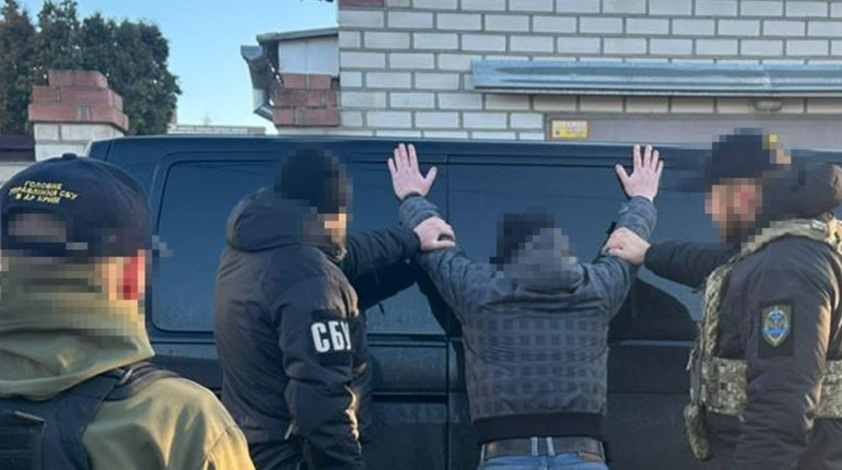 У Херсоні затримали зрадника, який був охоронцем в російській катівні під час окупації міста