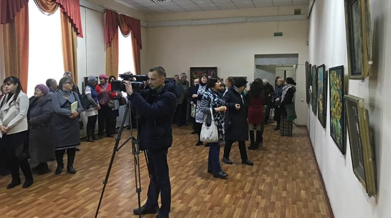 У Конотопі відкрили виставку картин сучасних українських художників «Подих минулих літ»