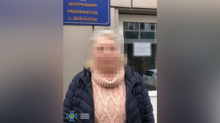 СБУ затримала колаборантку, яка допомагала окупантам проводити псевдореферендум на Херсонщині