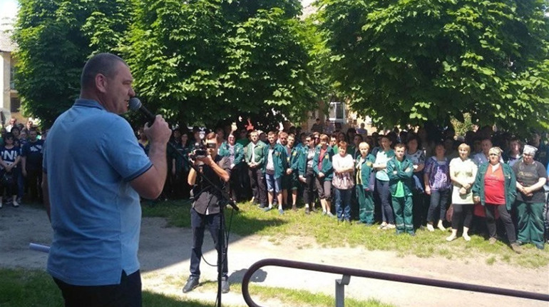 А тим часом у Понінці: керівник фабрики закликає блокувати Новоград, щоб врятувати підприємство