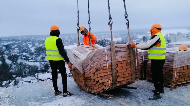 Нову багатоповерхівку по Соборній повинні завершити у 2021 році