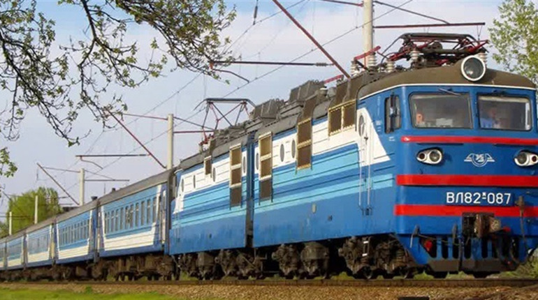 Актуальний розклад руху пасажирських поїздів по станції Кривин та автобуса до Кривина