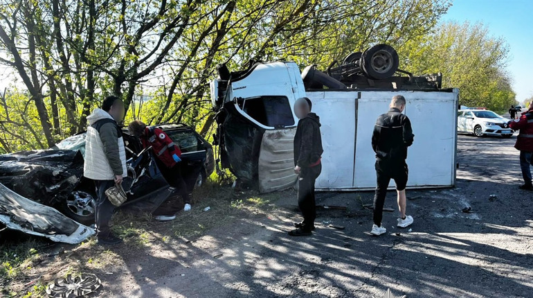 Аварія в Південноукраїнській громаді: троє поранених і розбита Audi