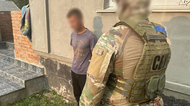 На Черкащині затримали чоловіка, який вимагав гроші з родин загиблих воїнів ЗСУ
